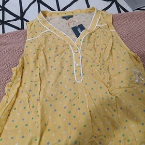 NWT Lightweight Beautiful Yellow Dot Tank